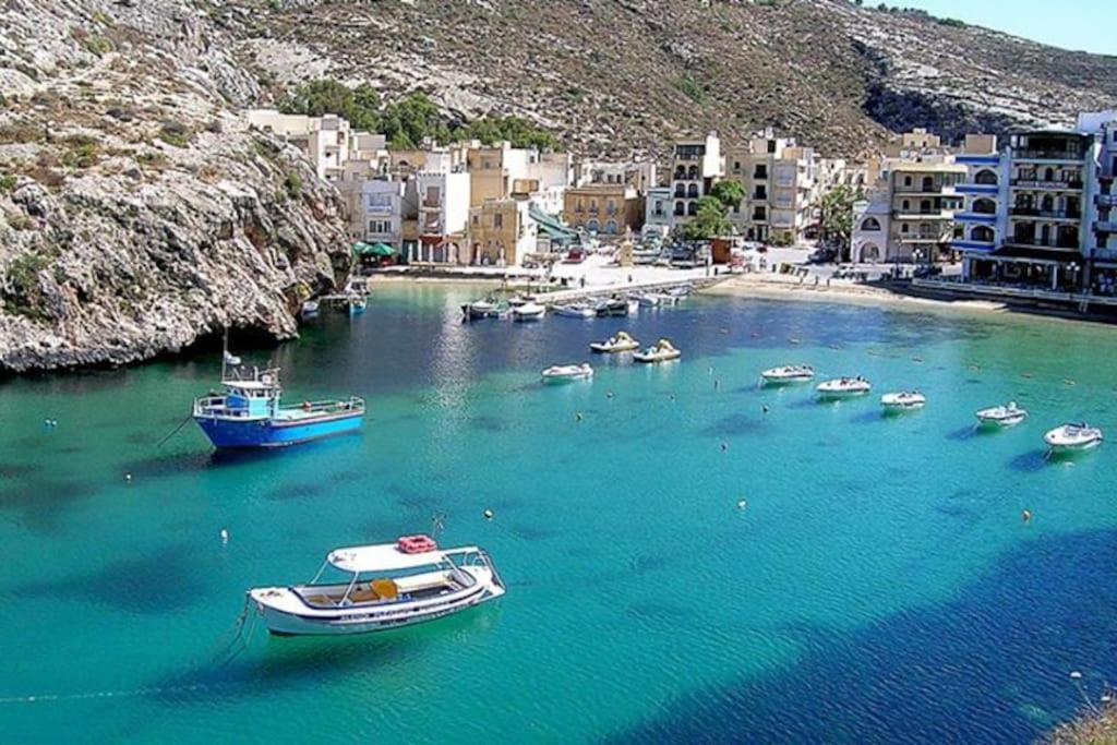 Seafront Penthouse With Terrace In Xlendi, Gozo Lejlighed Eksteriør billede